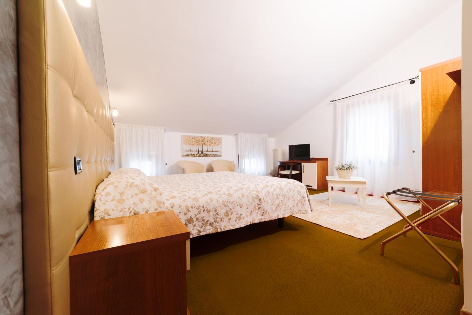 Hotel Roma Читтаделла Экстерьер фото