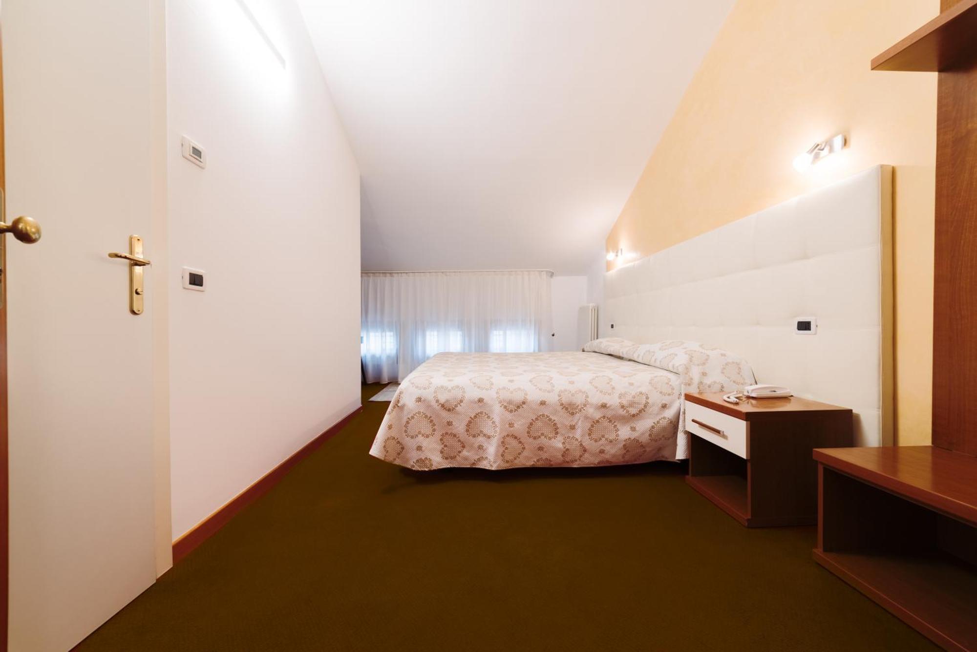 Hotel Roma Читтаделла Экстерьер фото